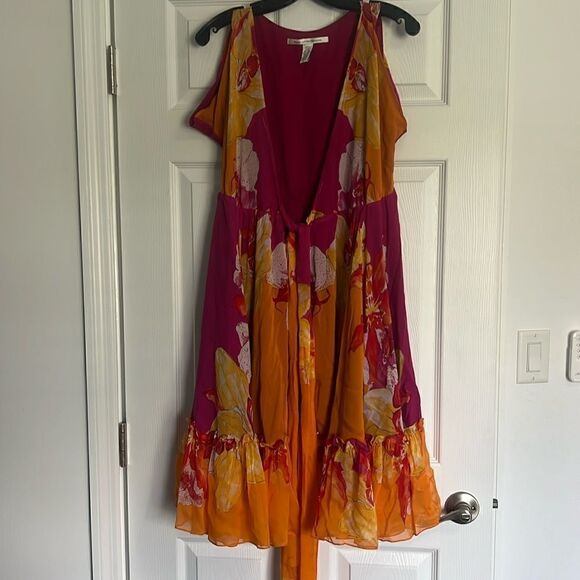 Diane Von Furstenburg Silk Wrap Dress - Beautiful Floral Colorful Summer Dress - Picture 2 of 7